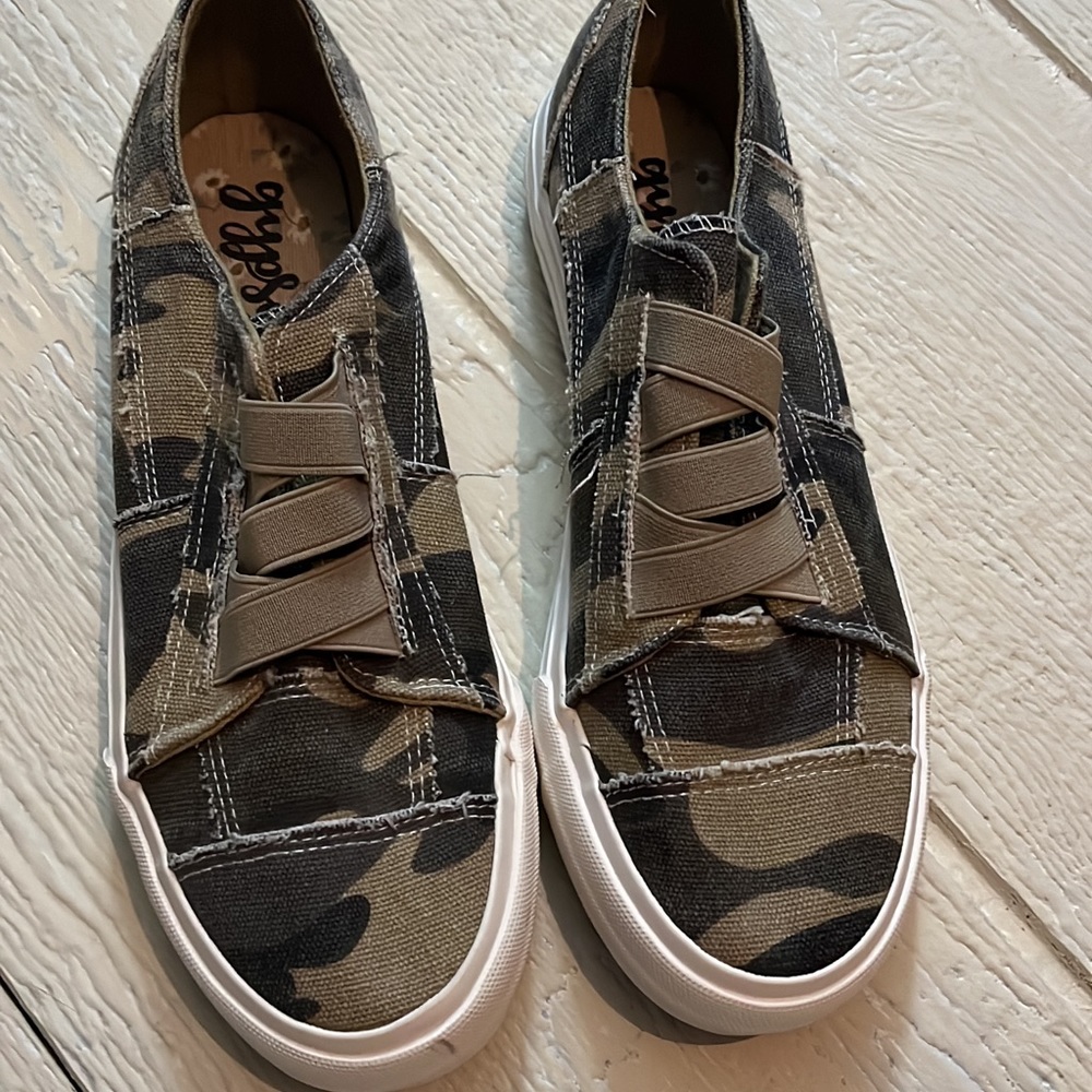 Gypsy Jazz Camo Brand New 9.5